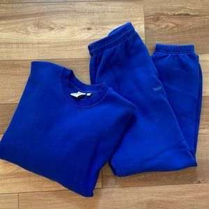 Aritzia TNA sweat fleece set. Top size M, bottom size S. A beautiful blue color.